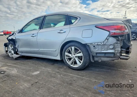 2015 Nissan Altima 2.5 z USA, uszkodzony, nr VIN 1N4AL3AP4FN860655